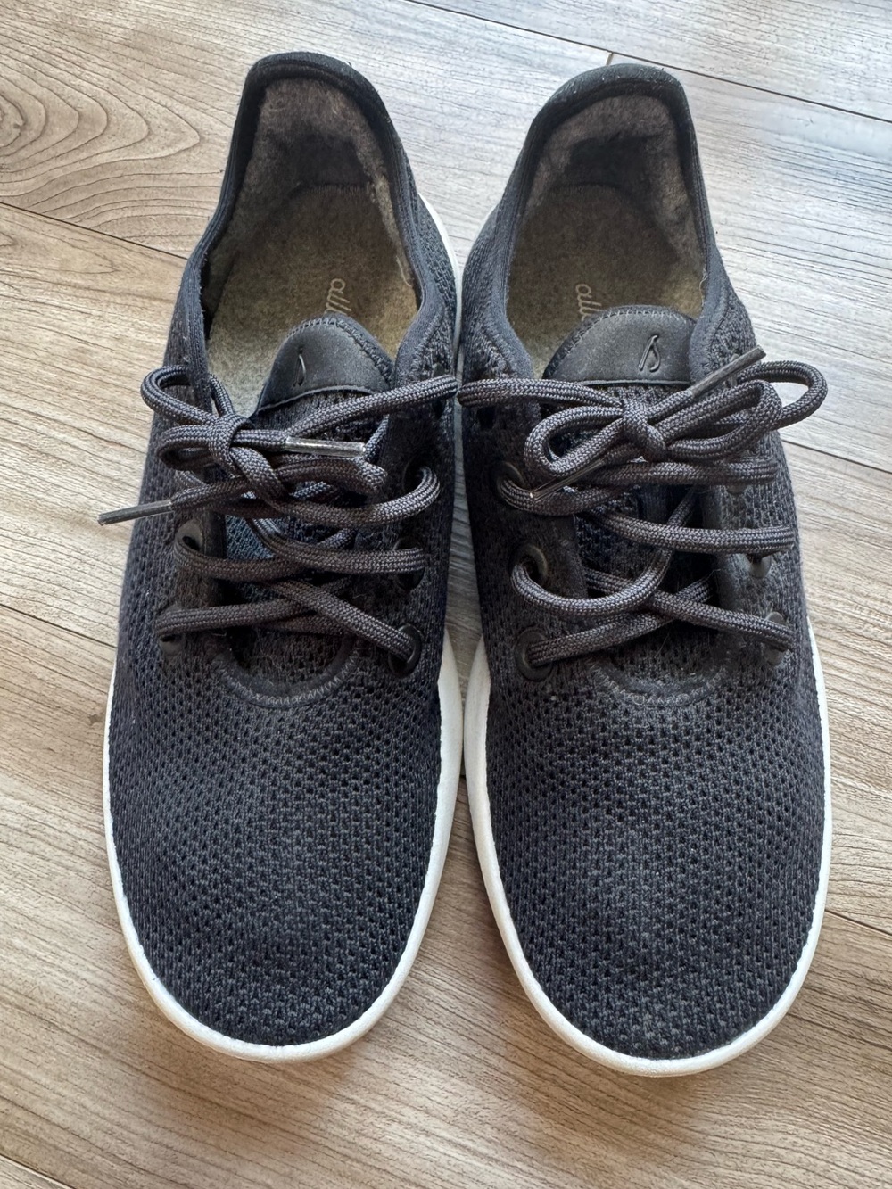 Allbirds Tree Runners Black mesh with white soles Men’s Size 9 shoes